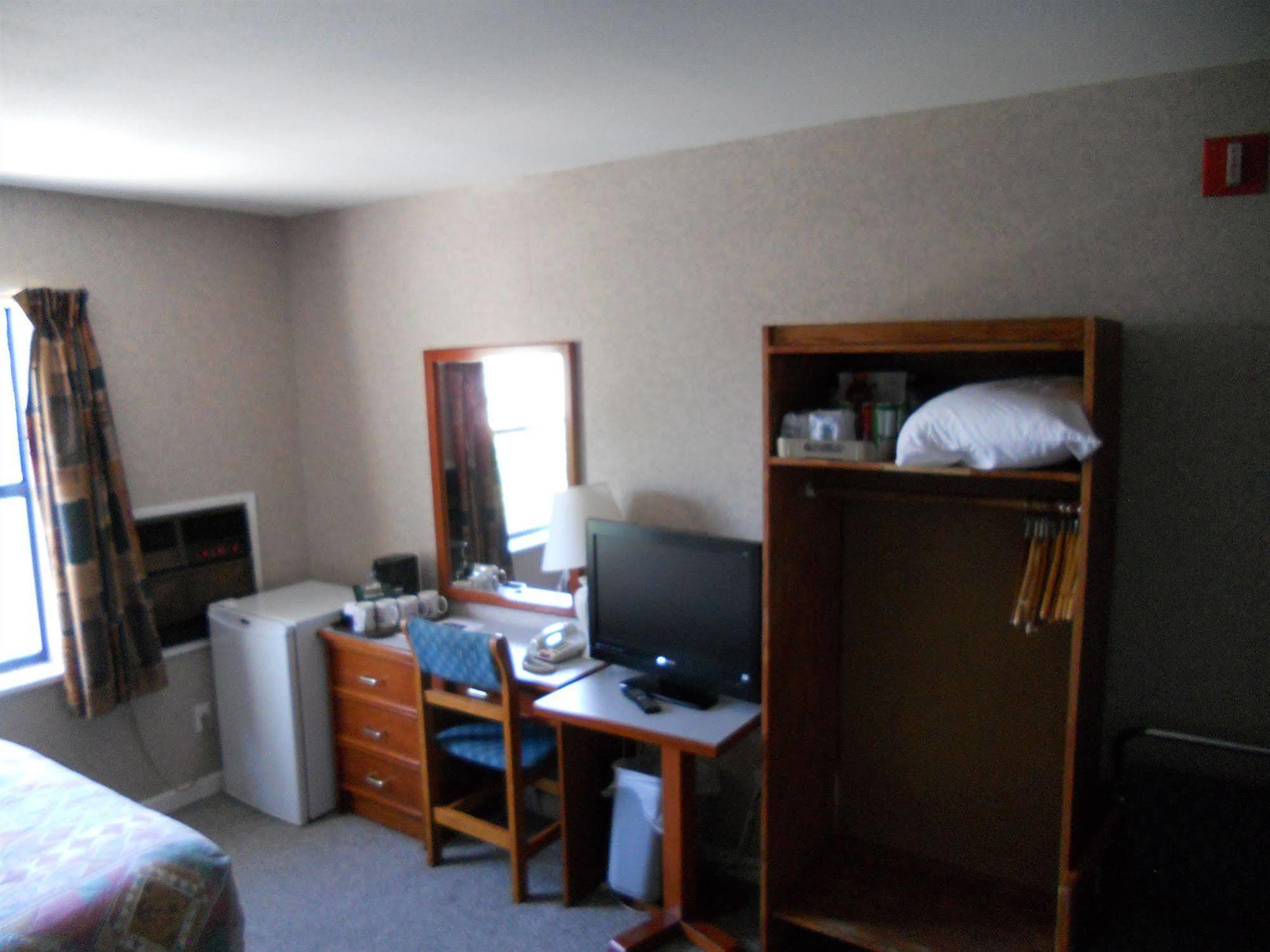Happy Day Inn Burnaby Dış mekan fotoğraf